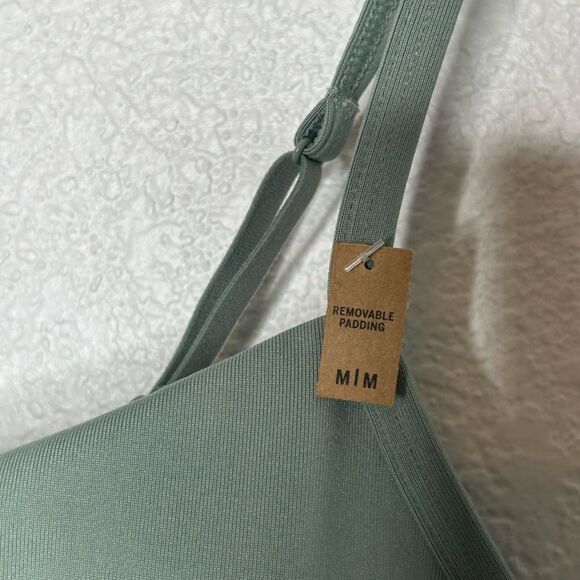 NWT Womans Medium Green Padded Sports Bra - Picture 2 of 3